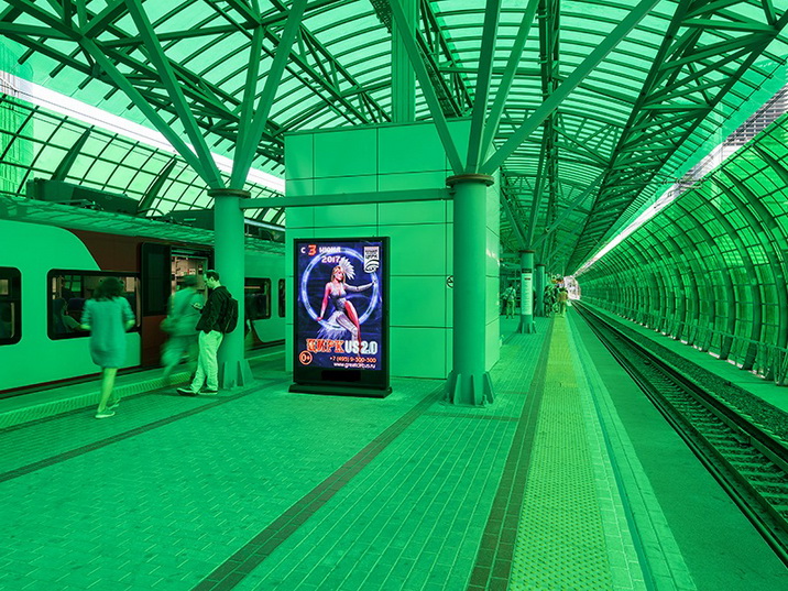 Реклама на станции Деловой ценгтр МЦК на платформе 1