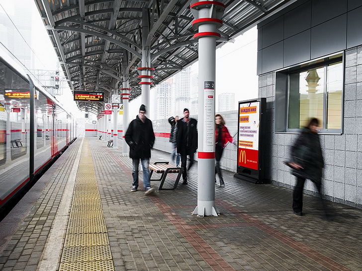 Размещение сити-формата с рекламой на станции Шелепиха МЦК на платформе 2