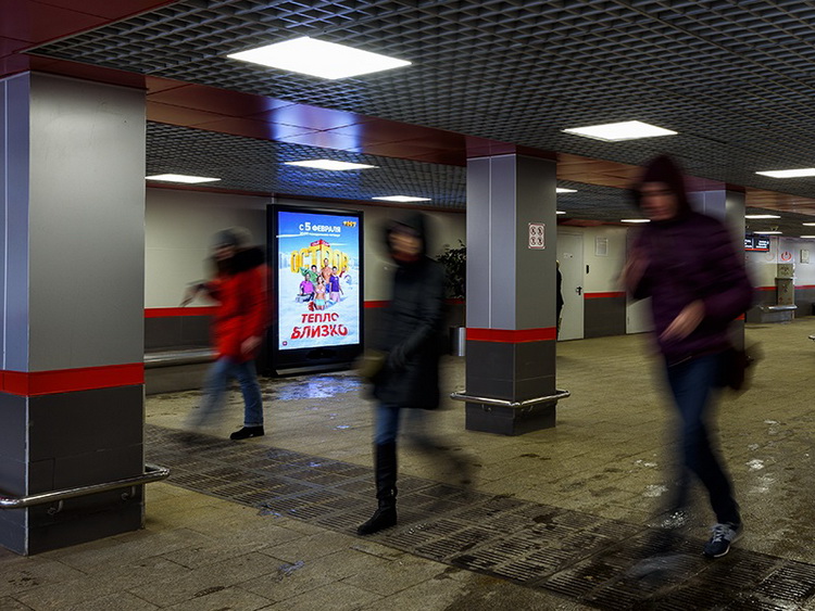 Реклама в вестибюле станции Ростокино МЦК