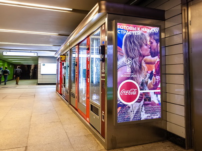 Вендинговые аппараты с рекламой в метро Москвы