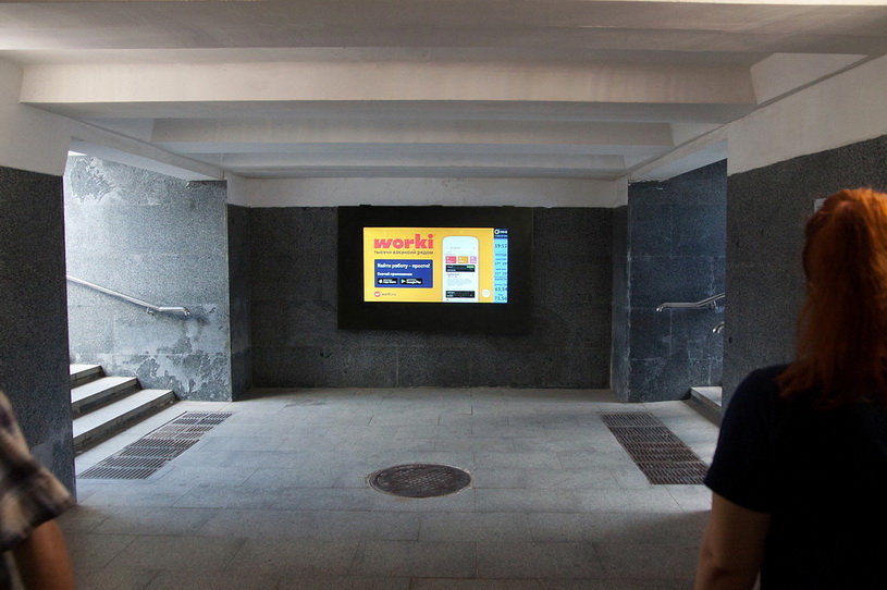 Реклама у метро Алексеевская в Москве